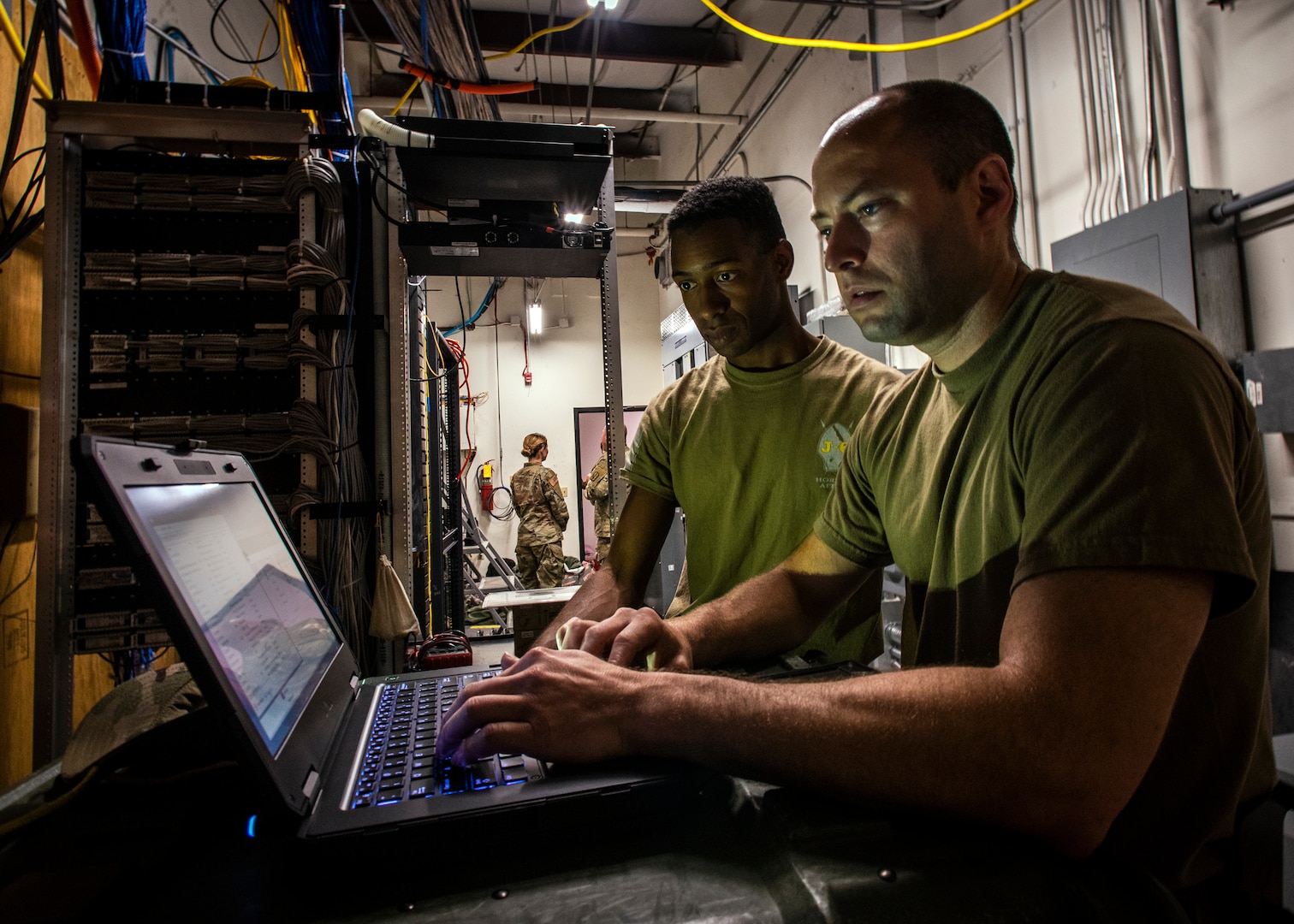 South Carolina Army National Guardsmen from 228th Signal Brigade out of Spartanburg, South Carolina, set up Joint Incident Site Command Center package to support Horry County Emergency Operations Center with back-up communications system, September 15, 2018 (U.S. Army National Guard/Brian Calhoun)