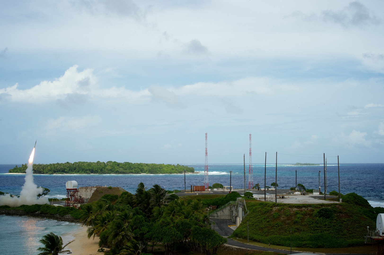 Terminal High Altitude Area Defense interceptor missile launches from Meck Island to intercept ballistic missile target during Missile Defense Agency integrated flight test, Republic of the Marshall Islands, October 25, 2012 (U.S. Navy)