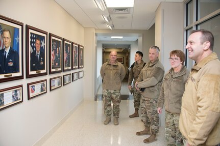 Lt. Gen. visits "hall of heroes"