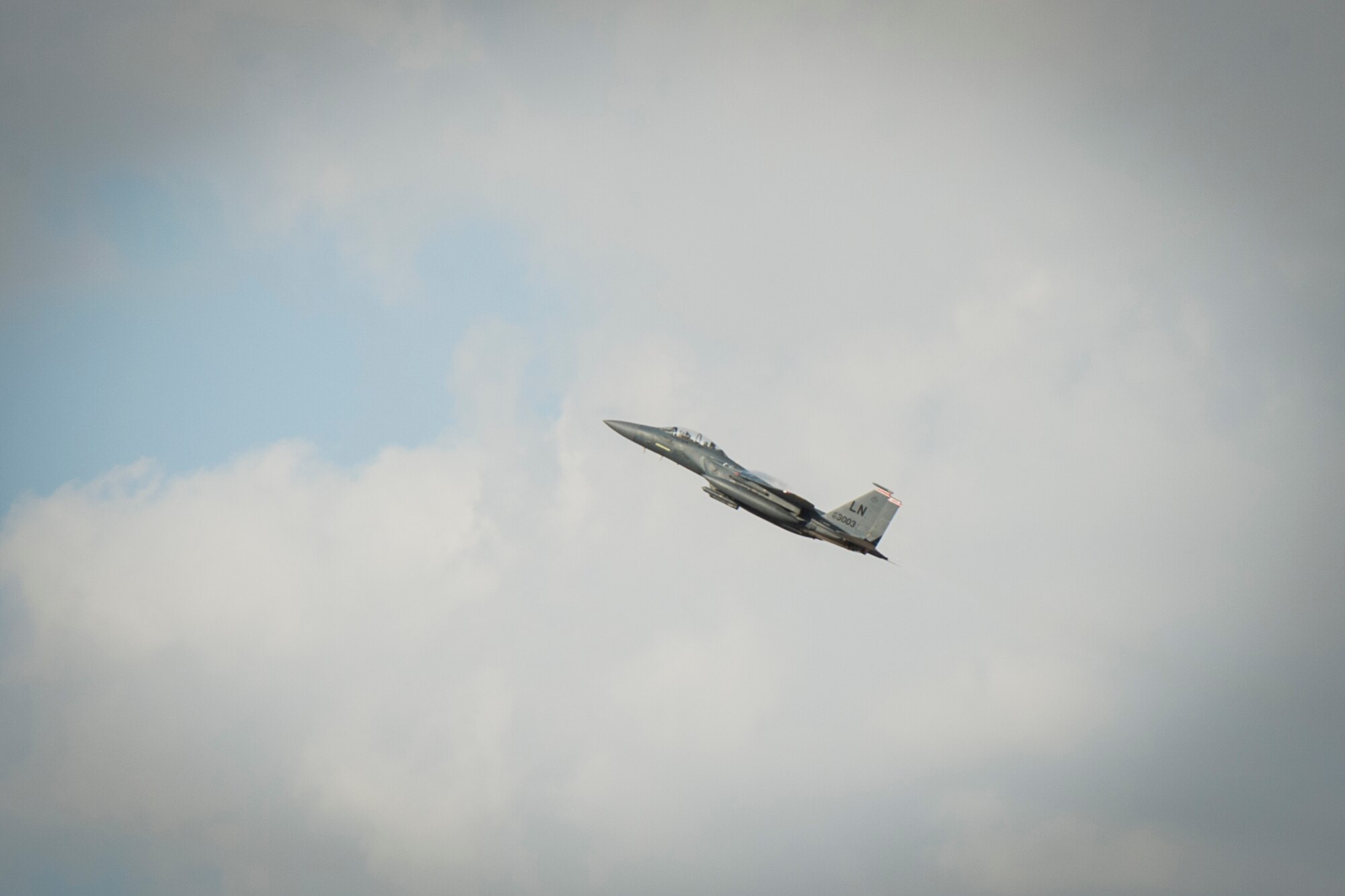 A U.S. Air Force F-15E Strike Eagle performs an aerial demonstration at the Dubai Airshow, Nov. 17, 2019.