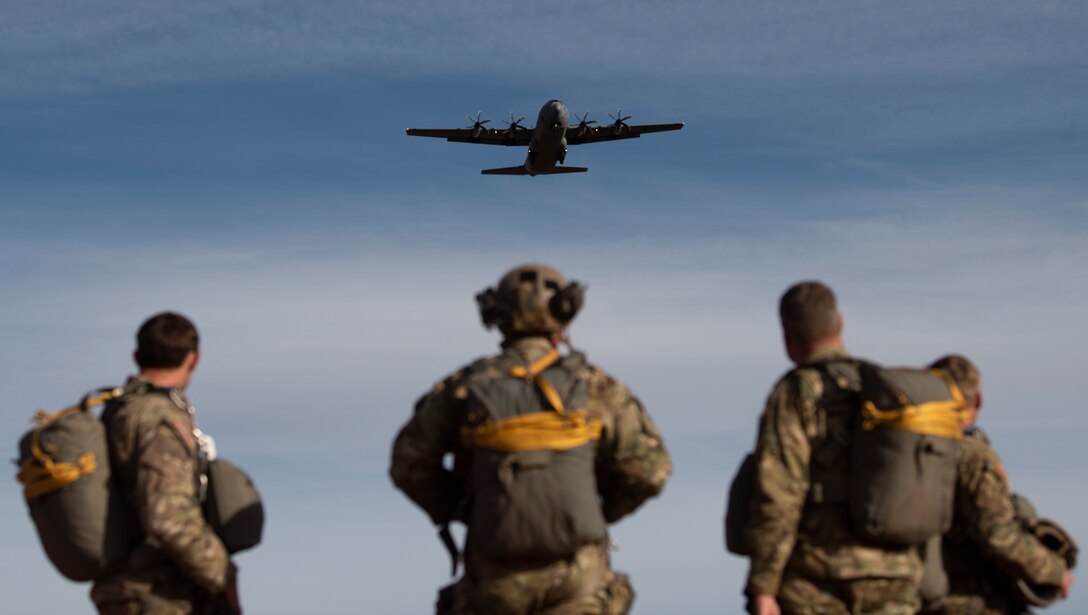 Super Hercules aircrew, maintenance train in Colorado