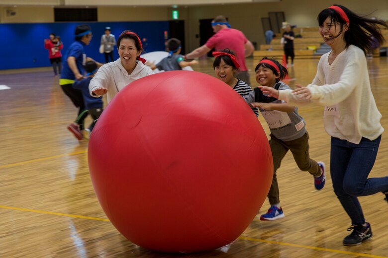 Japanese and MCAS Iwakuni residents compete together in Undokai event