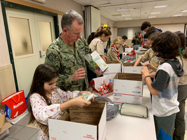 Rear Adm. Zirkle, Scouts Support Sailors aboard USS Abraham Lincoln