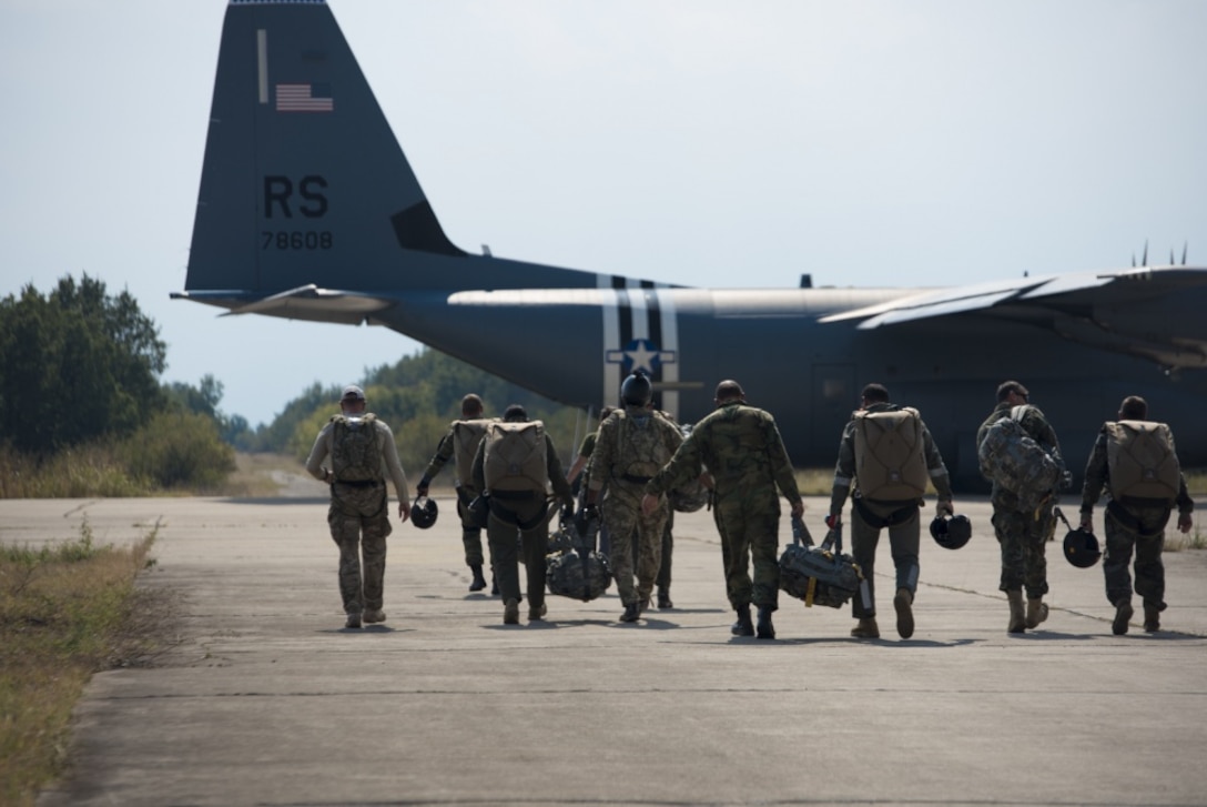 A group of jumpers with Bulgaria’s 68th Special Forces Brigade and U.S. military jumpmasters walk out to a 37th Airlift Squadron C-130J Super Hercules at Cheshnegirovo drop zone in Plovdiv, Bulgaria, Sept. 26, 2019. During Thracian Fall 19, 37th AS airmen and aircraft are providing primary airlift support for Bulgarian 68th SFB members completing a U.S.-sponsored military free fall course. (U.S. Air Force photo by Staff Sgt. Kirsten Brandes)