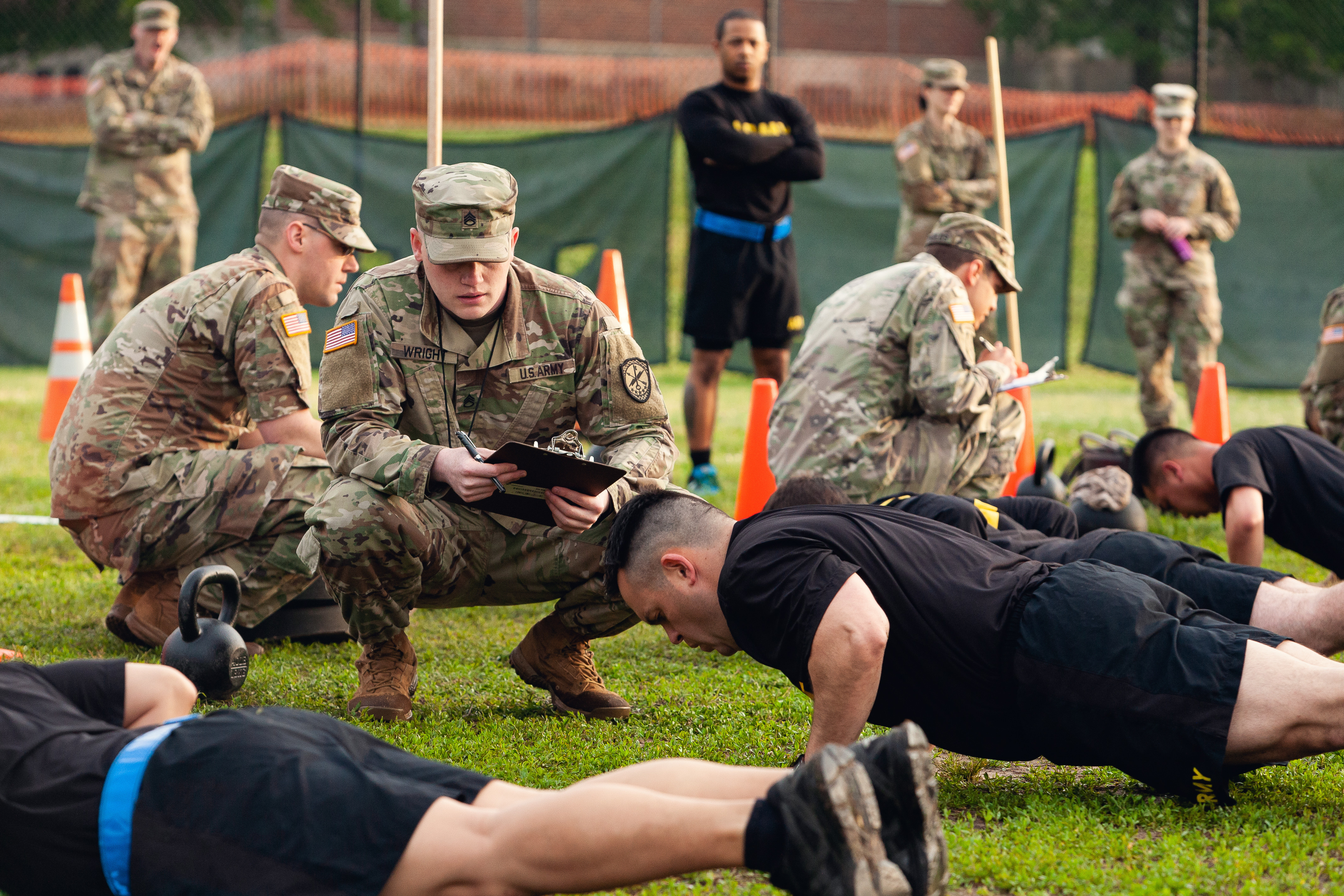 Армейские тренировки. Рукопашный бой в армии. Американские солдаты тренируются. Армейский бой.