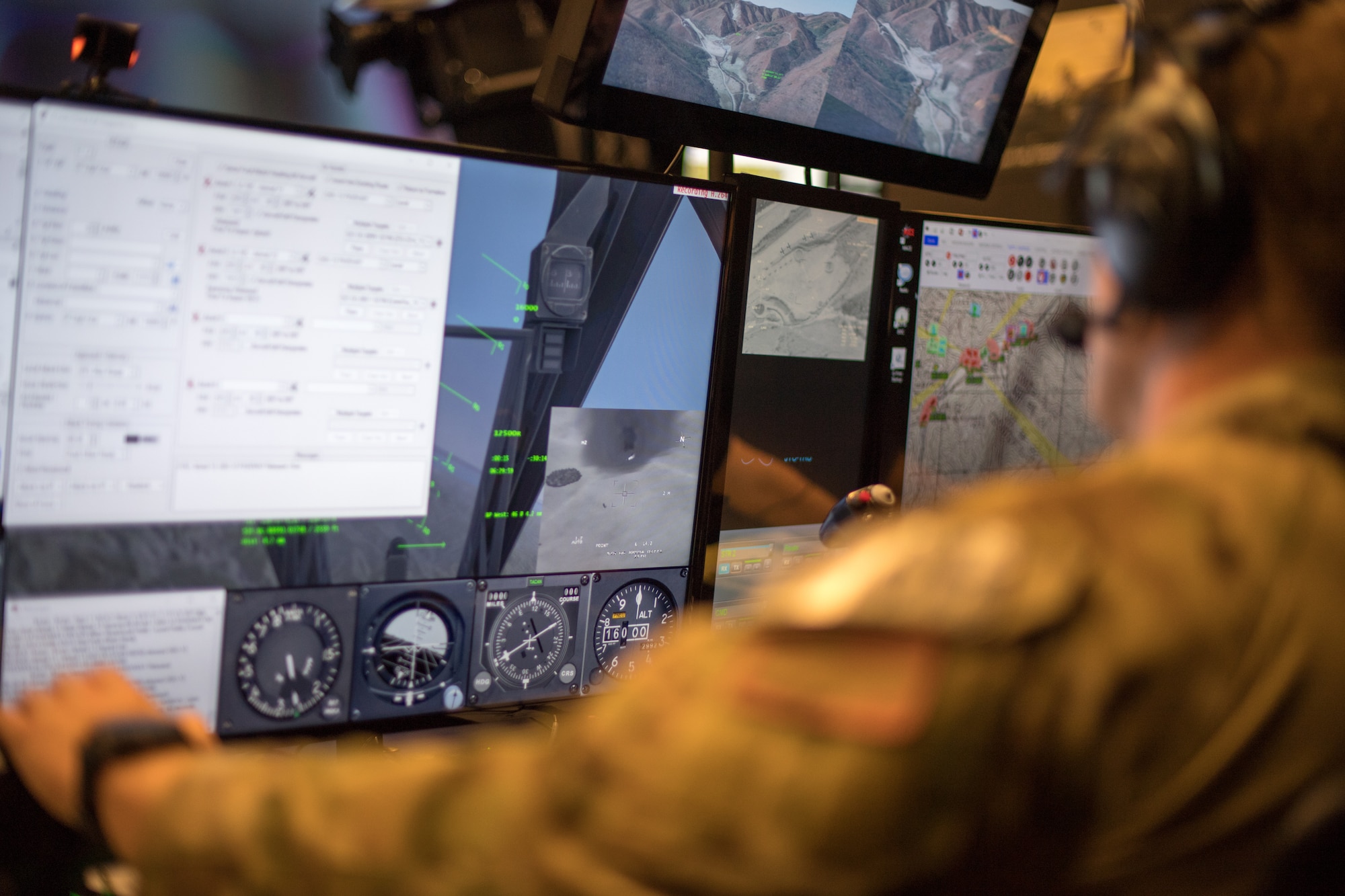 607 ASOG, ROKAF conduct JTAC simulator training