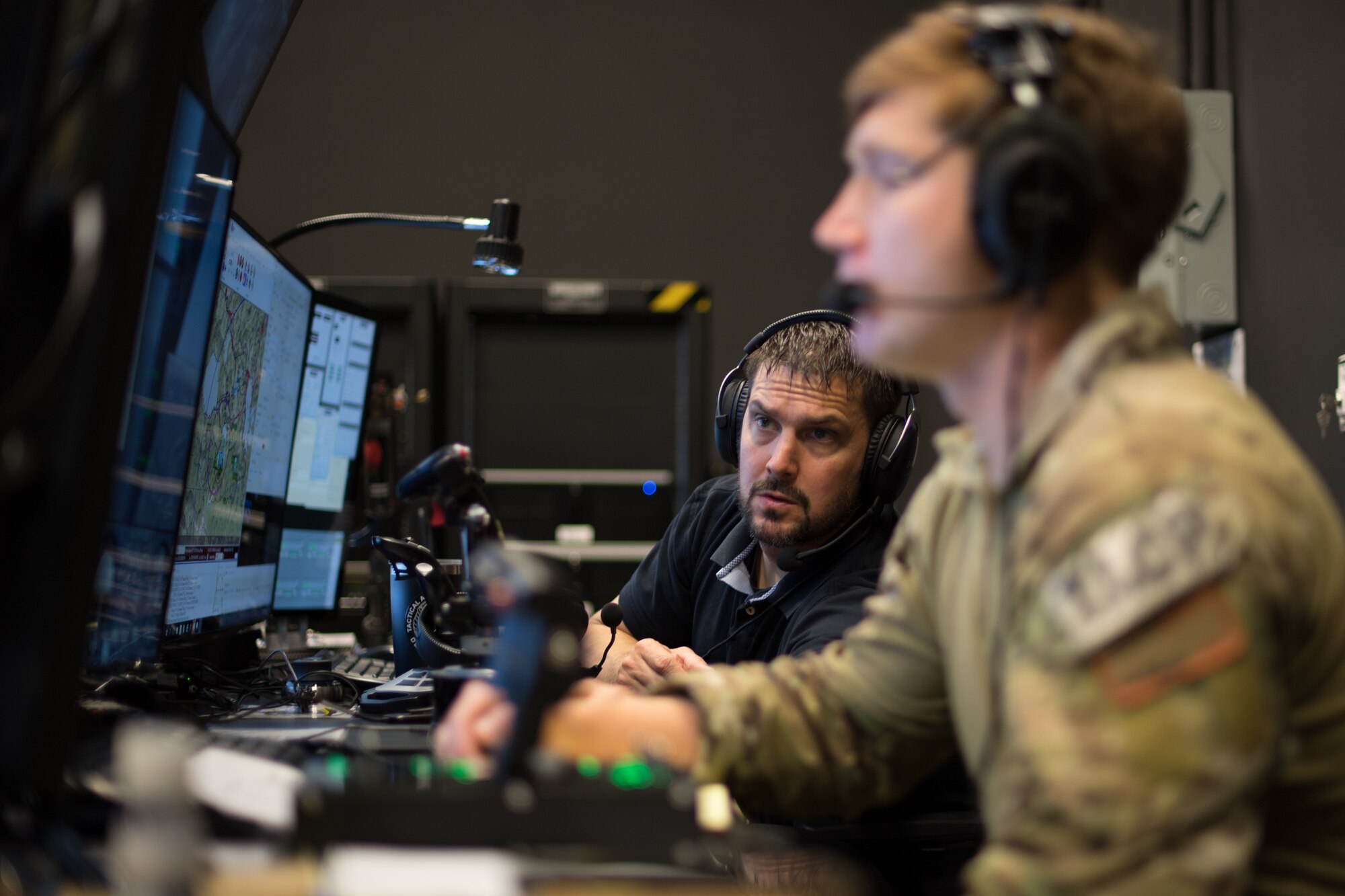 607 ASOG, ROKAF conduct JTAC simulator training