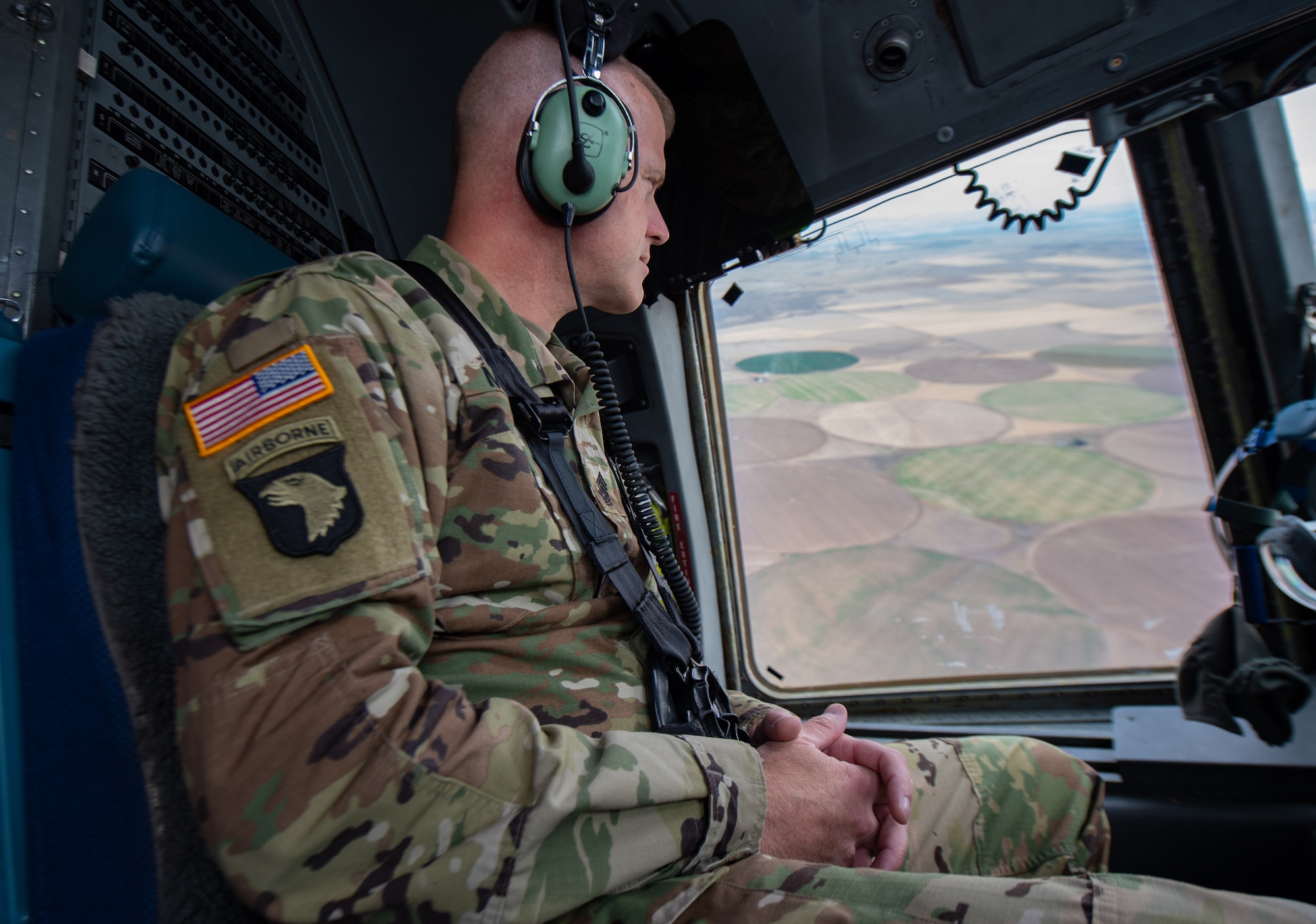 U.S. Army Command Sgt. Maj. Timothy Marble, Joint Base Lewis-McChord (JBLM) command sergeant major, looks out the window of a C-17 Globemaster III near Moses Lake Municipal Airport, Wash., Oct 1, 2019. The flight provided training opportunities for 7th Airlift Squadron pilots to practice a variety of aircraft landings for a mobility movement exercise. (U.S. Air Force photo by Senior Airman Tryphena Mayhugh)