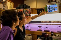 MCAS Iwakuni residents learn how to grocery shop