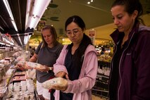 MCAS Iwakuni residents learn how to grocery shop