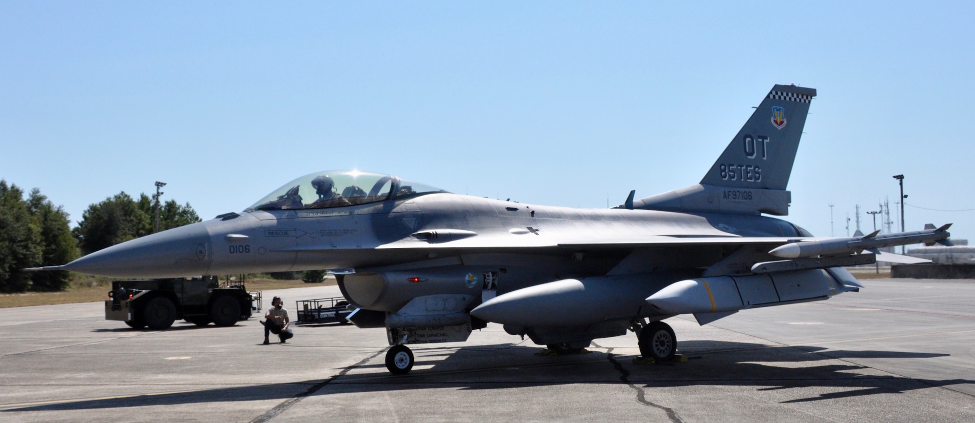 An F-16 Fighting Falcon from the 85th Test and Evaluation squadron sits on the ramp at Eglin Air Force Base on October 2, 2019 with a JASSM-ER. The 85th TES released the extended range missile as part of an operational test sortie.