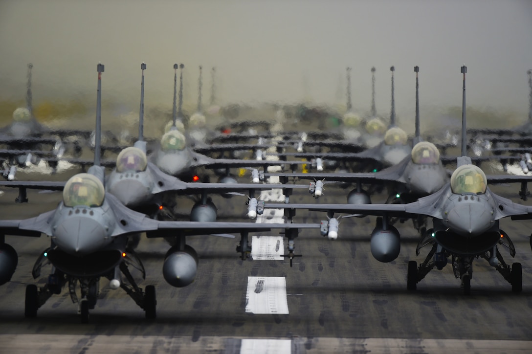 F-16 Fighting Falcons line up in formation
