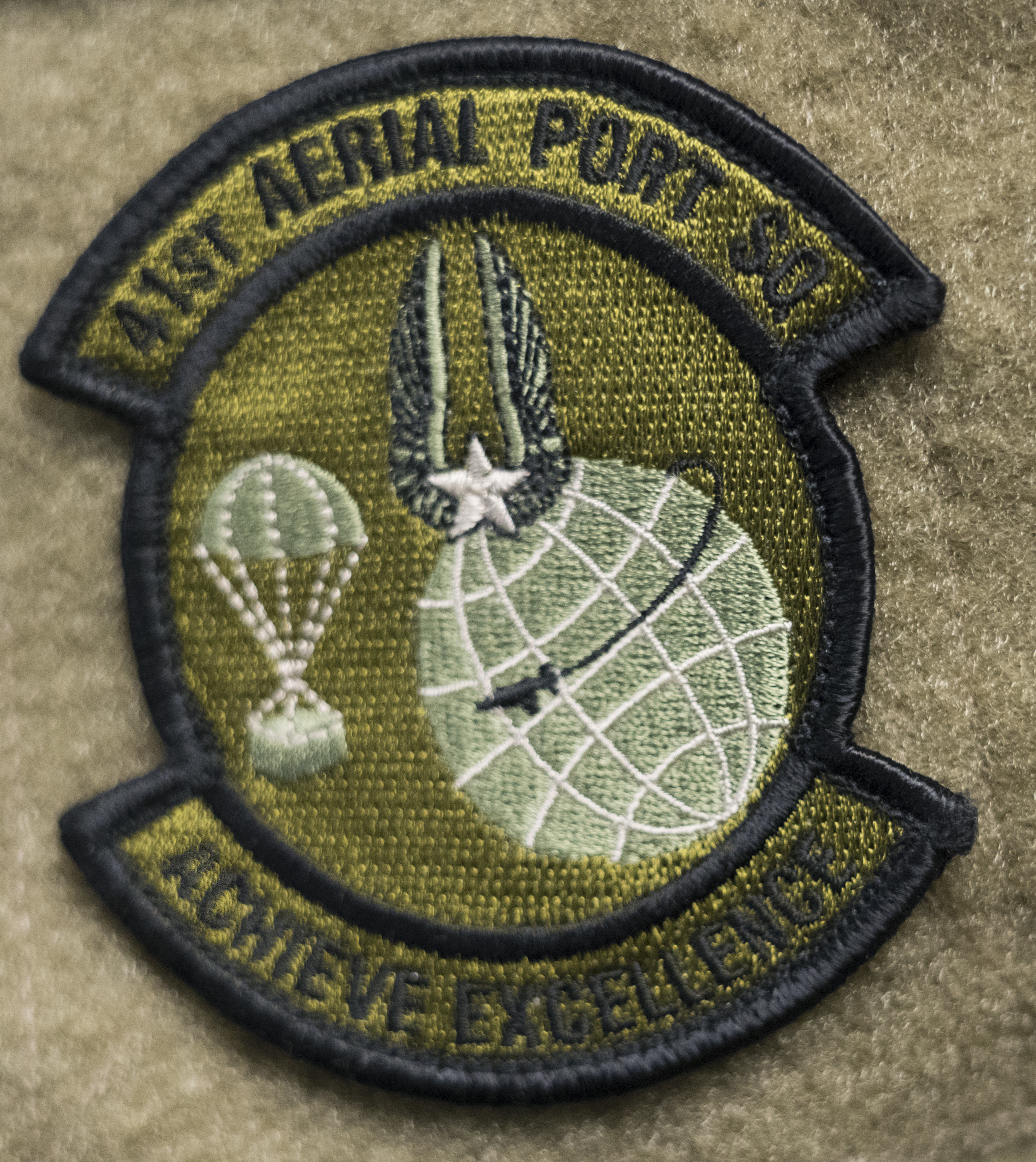 米軍放出品　316th Aerial Port Squadron第316空輸中隊 Port Dawgs serve on three teams, three overseas locations > 403rd