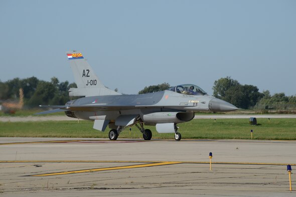 RNAF F-16 arrives for painting