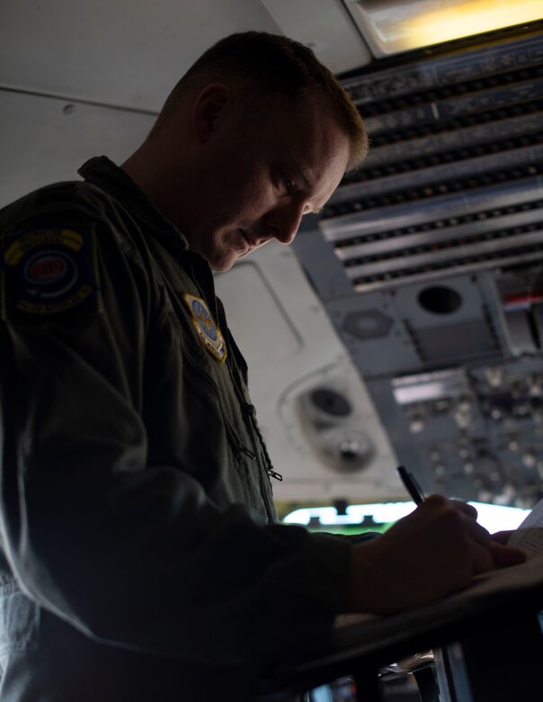 Travis Air Force Base aircraft refueling and flyover for the 2019 Capital City Airshow.