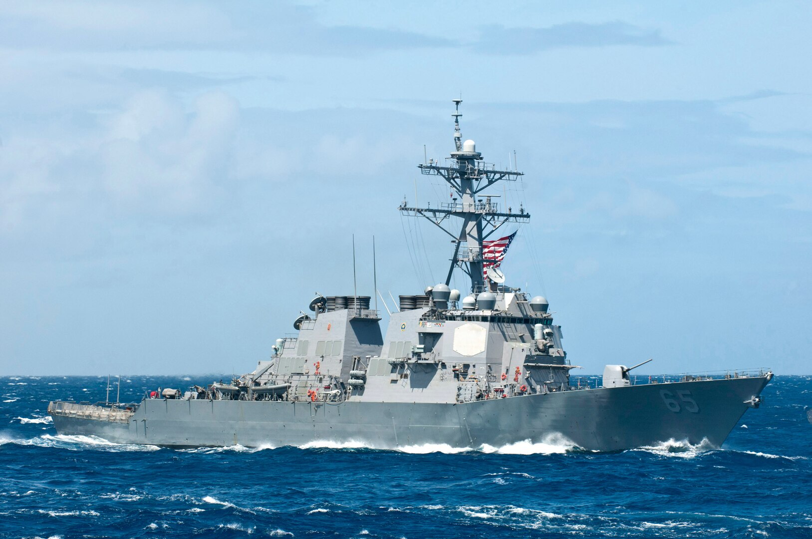 U.S. 7th Fleet Commander Visits USS Benfold