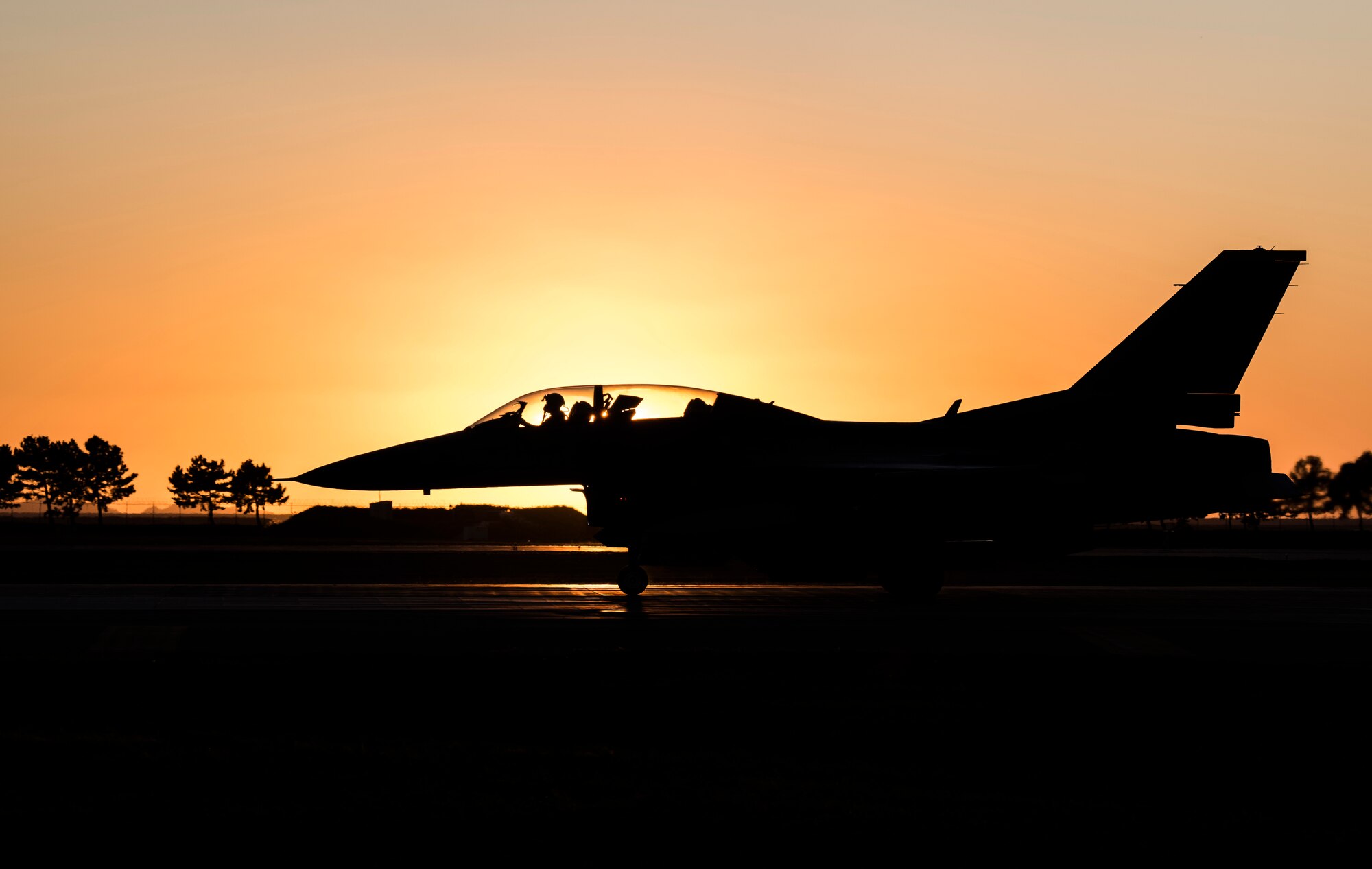 An F-16 Fighting Falcon taxis down the runway