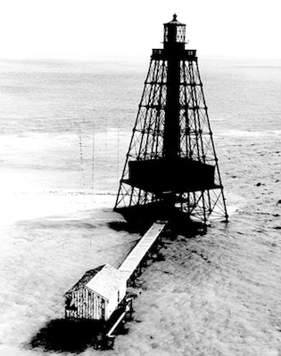 File:Puerto Banús Beach Lighthouse.jpg - Wikipedia