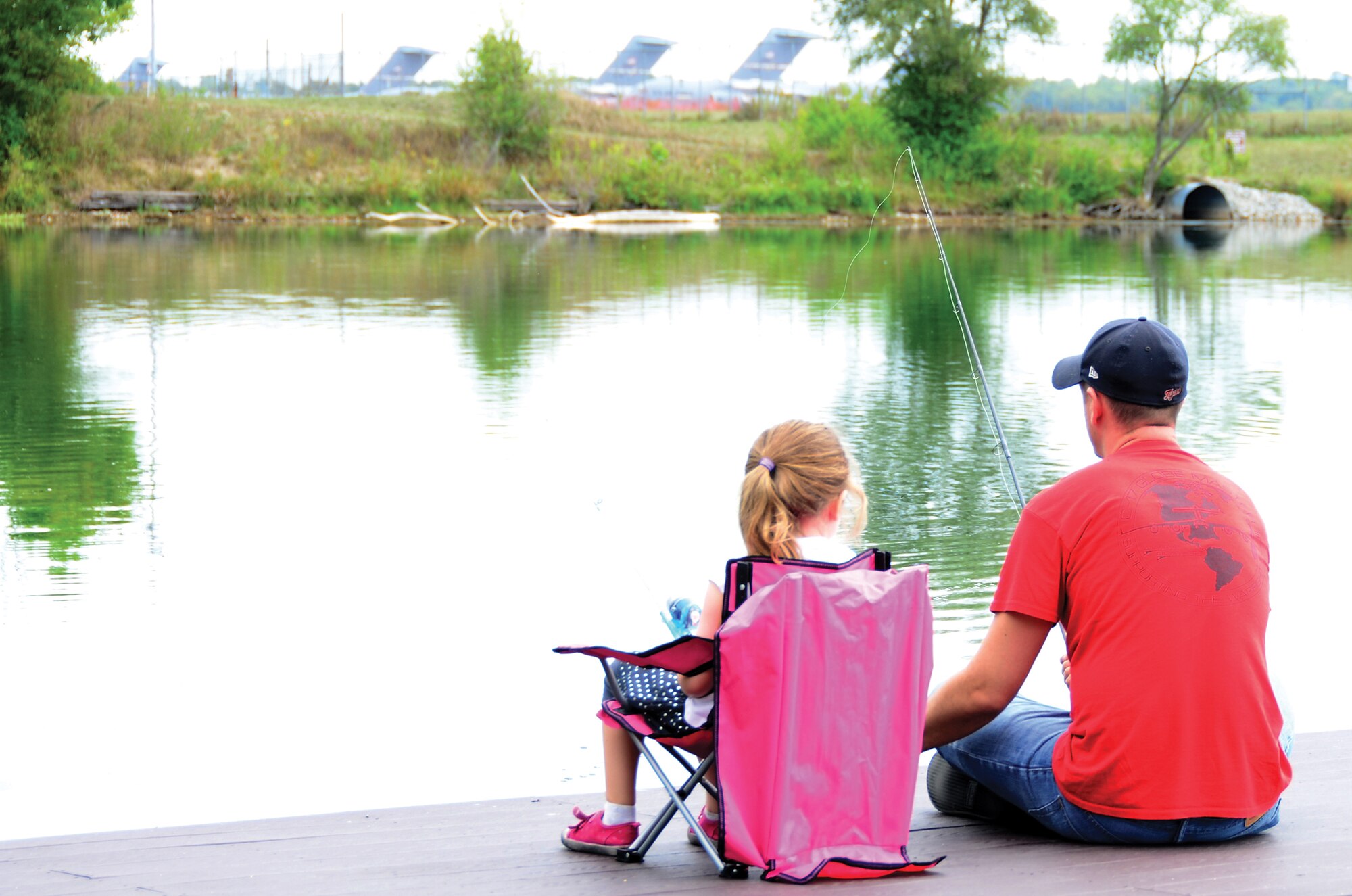 Citizen Airmen from the 445th Airlift Wing, families and friends enjoy a day of food and fun at the wing’s annual family day picnic, Sept. 8. 2019 at Bass Lake. Participants enjoyed the day fishing, playing volley ball, corn hole and various activities. A C-17 Globemaster III static display was also available for tours. A DJ was also on hand for entertainment. And various helping agencies provided useful information to Airmen and their families. Food for the event was provided by the Wright-Patterson Air Force Base United Service Organizations (USO).
