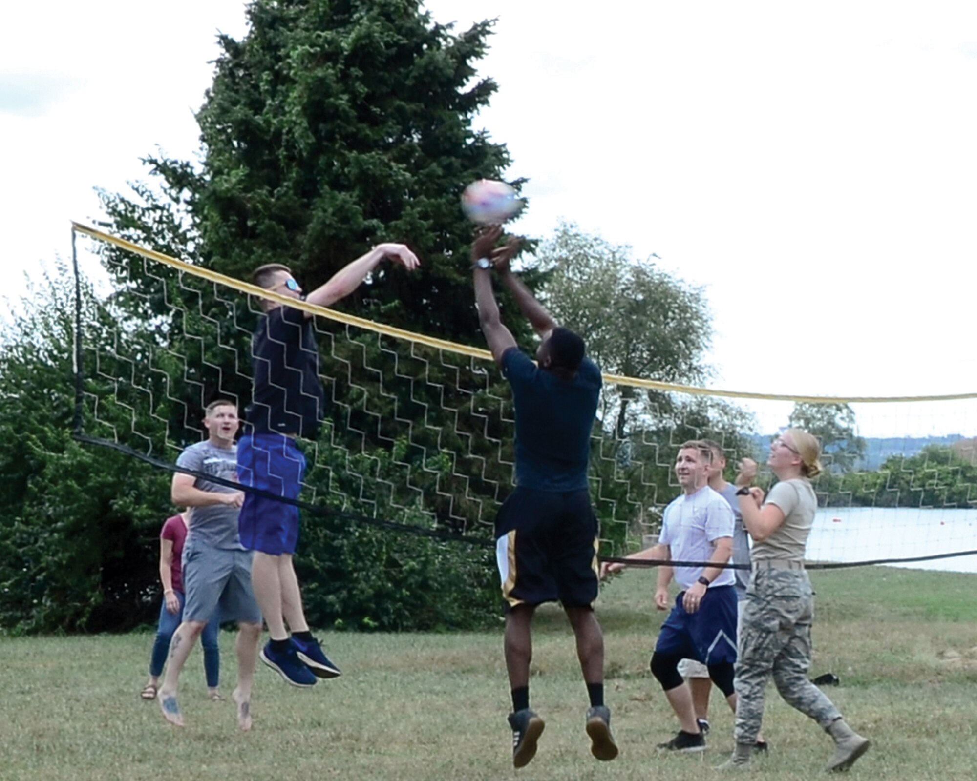 Citizen Airmen from the 445th Airlift Wing, families and friends enjoy a day of food and fun at the wing’s annual family day picnic, Sept. 8. 2019 at Bass Lake. Participants enjoyed the day fishing, playing volley ball, corn hole and various activities. A C-17 Globemaster III static display was also available for tours. A DJ was also on hand for entertainment. And various helping agencies provided useful information to Airmen and their families. Food for the event was provided by the Wright-Patterson Air Force Base United Service Organizations (USO).