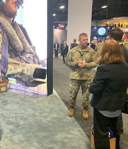 Lt. Col. Justin Avery speaking to 2019 Association of the United States Army attendees about a career in Army Medicine.
