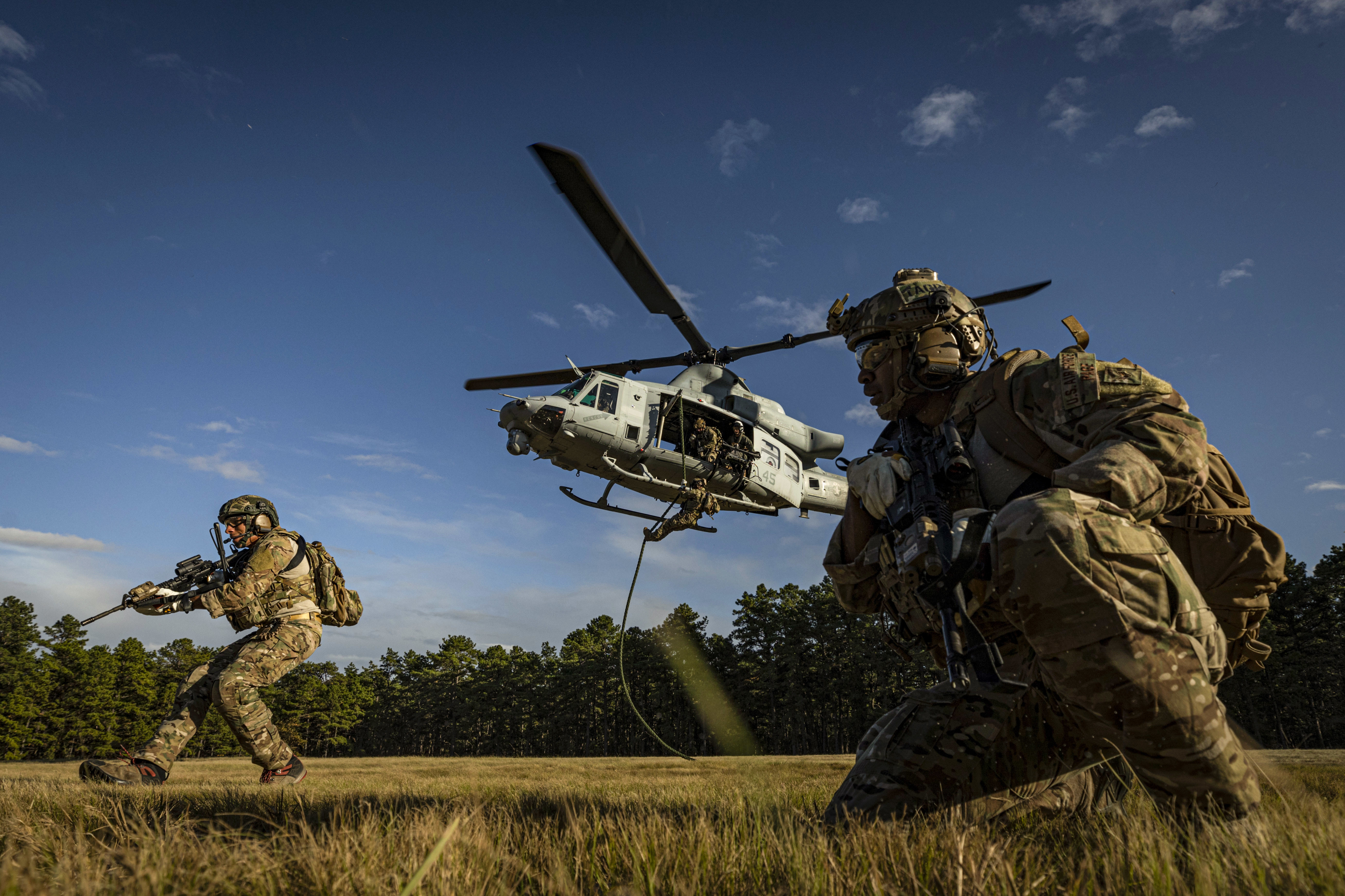 DVIDS - Images - 1st ANGLICO Marines Conduct Helicopter Fast Rope Training  [Image 1 of 10]