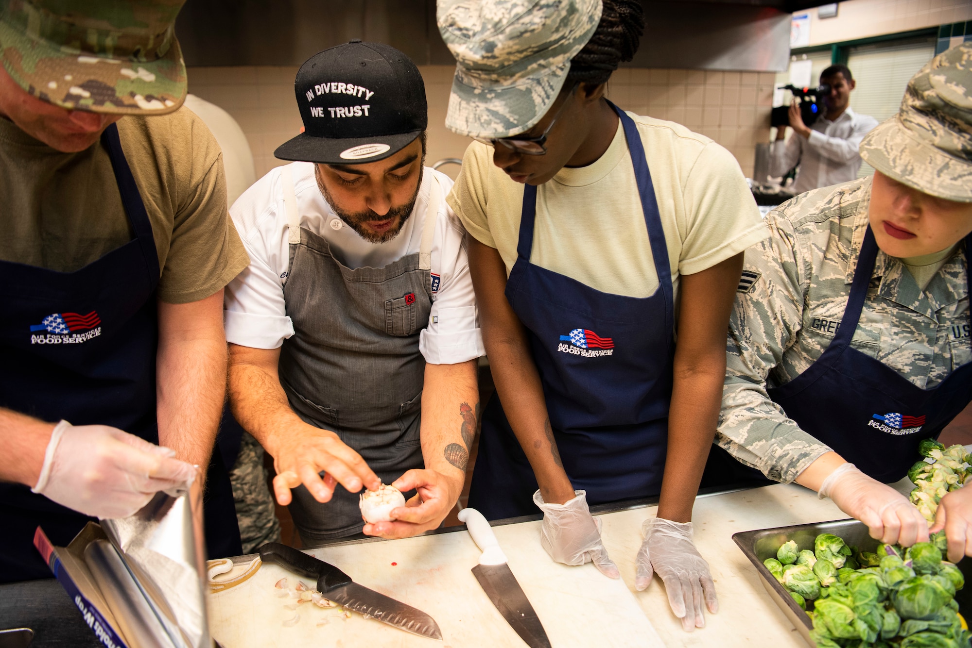 Chef David Viana, USO Celebrity Chef Tour participant, instructs his team The Startled Koalas on the components of their dish for the cooking competition Oct. 15, 2019, at F.E. Warren Air Force Base, Wyo. Along with Viana’s team, Chef Justin Sutherland mentored the team Kitchen Regulators and Chef Kevin Scharpf lead Chop It Like It’s Hot. (U.S. Air Force photo by Senior Airman Abbigayle Williams)