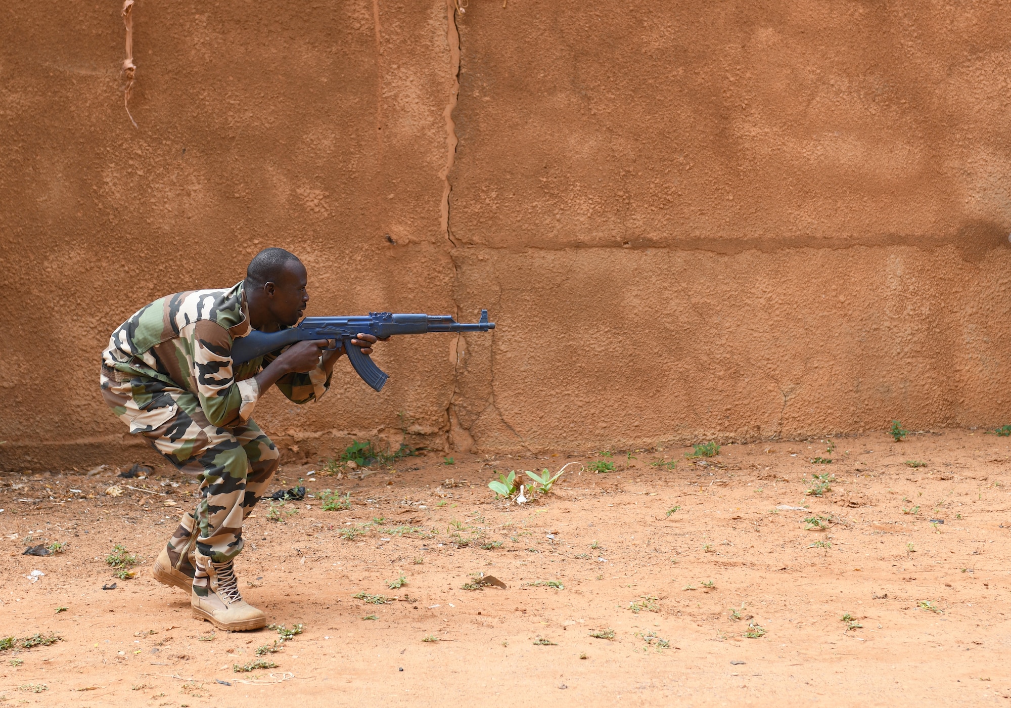 A Forces Armées Nigeriennes (Nigerien Armed Forces) Genie Unit member moves toward a simulated attacker during an Improvised Explosive Device Awareness Course taught by members of the 768th Expeditionary Air Base Squadron Explosive Ordnance Disposal team and Security Forces Air Advisors in Niamey, Niger, Oct. 11, 2019. The course is part of a curriculum spanning several months designed to improve the FAN’s effectiveness and survivability once they deploy to combat the violent extremist organizations in West Africa. (U.S. Air Force photo by Staff Sgt. Alex Fox Echols III)