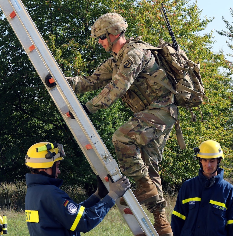 Disaster relief exercise tests German, American first responders