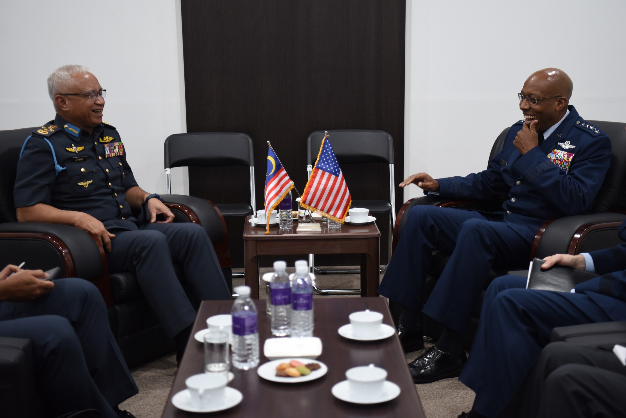 Gen. CQ. Brown, Jr., Pacific Air Forces commander,  meets with Gen. Dato ‘Sri Affendi, the Chief of Royal Malaysian Air Force, during a bilateral engagement at the Seoul International Aerospace and Defense Exhibition 2019 at the Seoul Airport, Republic of Korea, October 16, 2019. Seoul ADEX 19 offers a venue to enhance regional security through expanded military-to-military cooperation and with regional partners and allies.  (U.S. Air Force photo by Senior Airman Denise M. Jenson)
