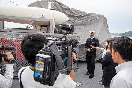 Lt. j.g. Scott Sansing, main propulsion officer of Avenger-class mine countermeasures ship USS Pioneer (MCM 9) gives a ship tour to Uki city media.