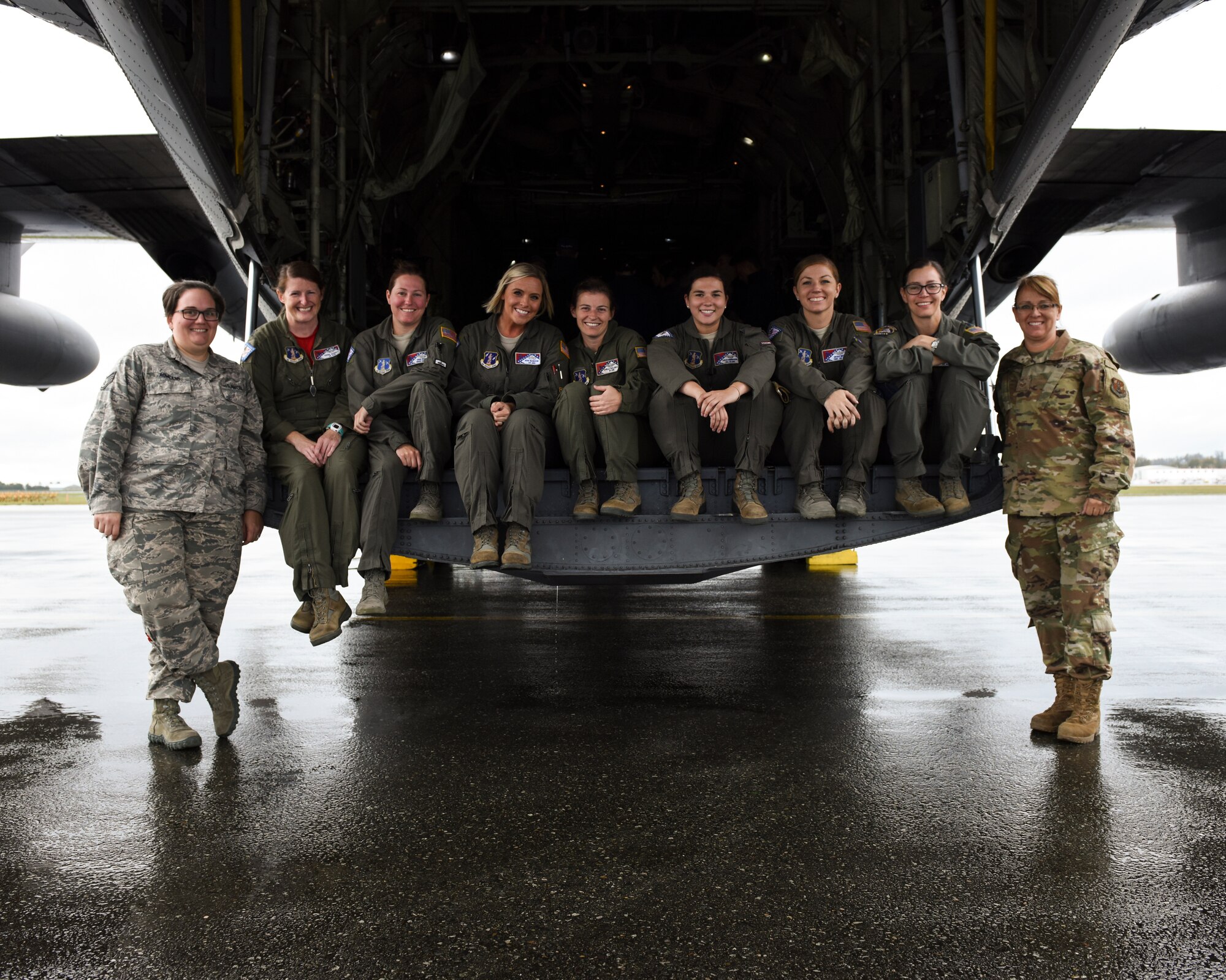 An all-female aircrew assigned to the 189th Operations Group, 189th Airlift Wing, Arkansas Air National Guard, take a group picture after just landing in Abbottsford, British Columbia, Canada to support the annual Sky’s No Limit – Girls Fly Too aerial symposium. This is the first all-female C-130 H crew in the history of the annual event.