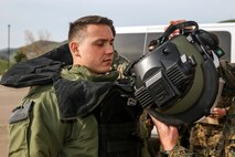Next-generation bomb suit lightens load for warfighter