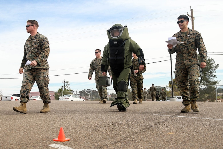 Next-generation bomb suit lightens load for warfighter