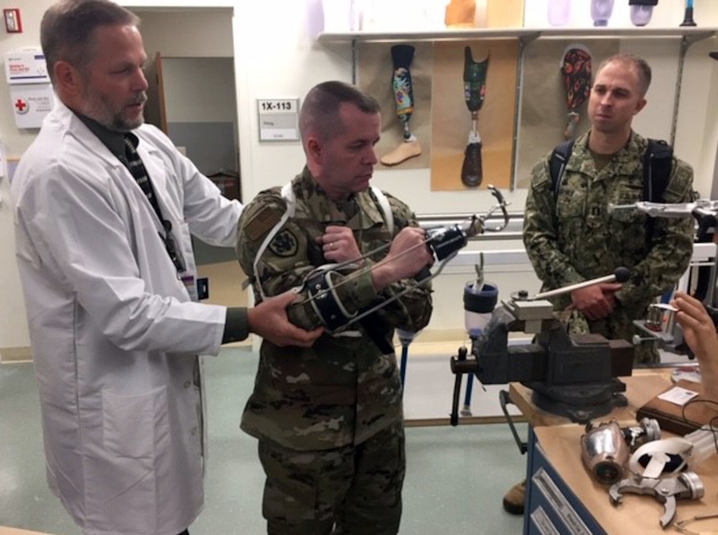 DLA Aviation commander meets with Richmond VA Medical Center leadership, tours facility