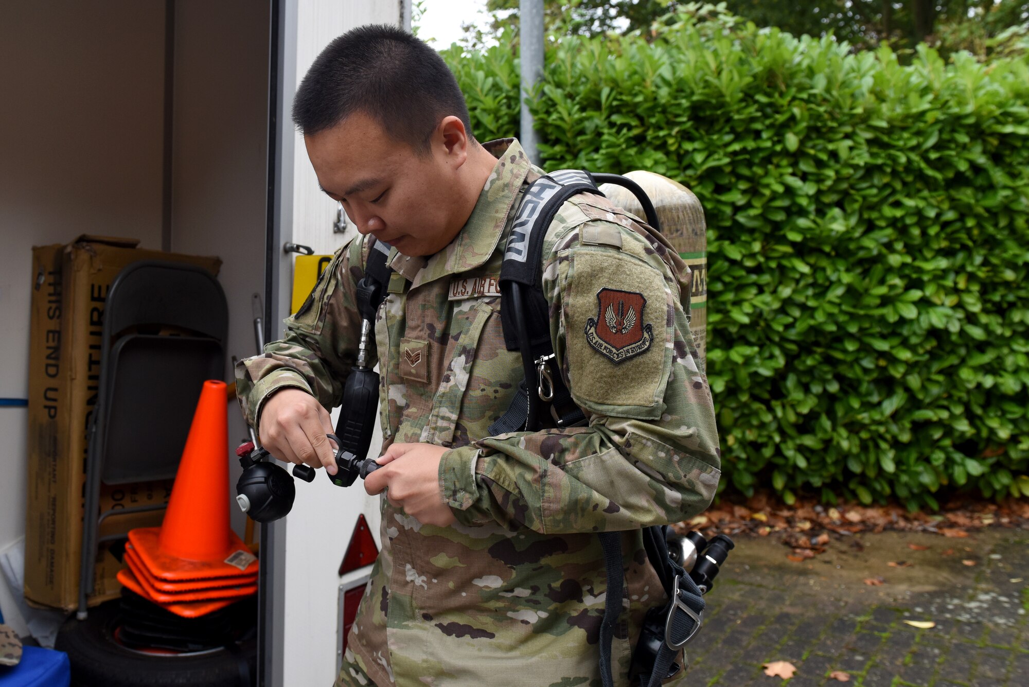 Senior Airman Tyler Kim; bioenvironmental technician assigned to the 48th Aerospace Medicine Squadron; recently demonstrated how to gear up at Royal Air Force Lakenheath; England. A Self-Contained Breathing Apparatus is used to provide breathable air in emergency situations that are dangerous to life or the health atmosphere. (U.S. Air Force photo by Airman 1st Class Rhonda Smith)