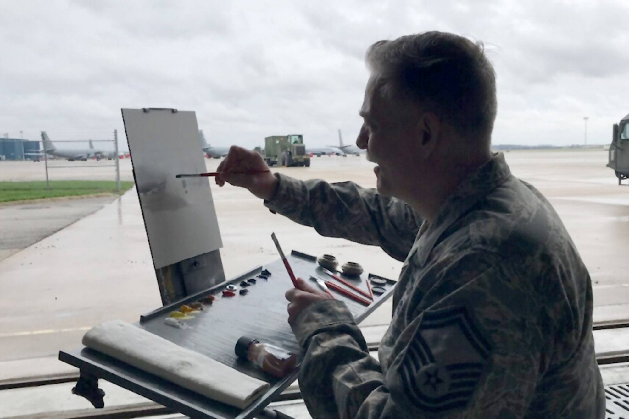Senior Master Sgt. Darby Perrin, Air Force Reserve Command heritage and combat artist, creates a color sketch of a C17 Globemaster at Grissom Air Reserve Base, Indiana April 18, 2019. The sketch will be used to create a larger studio painting. (U.S. Air Force photo/Lt. Col. Warren Neary)