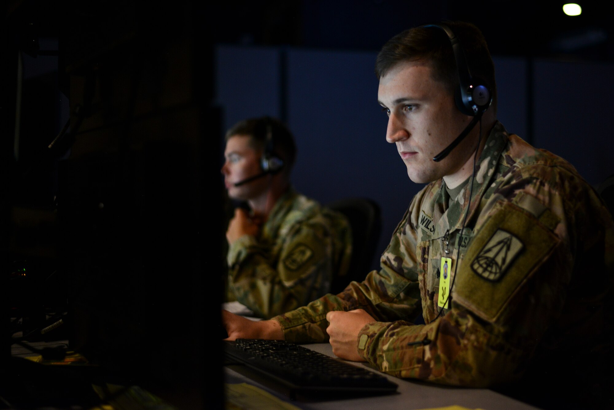 A member of the U.S. Army takes part in the Exercise Coalition VIRTUAL FLAG 19-4 at Kirtland Air Force Base, N.M., Sept. 10, 2019.  With the most participants ever hosted at the DMOC, the participants were presented with a contemporary multi-domain threat where exercise participants had to think through difficult problem sets, including several that the Chief of Staff of the Air Force has challenged the U.S. Air Force to address.  (U.S. Air Force photo by Staff Sgt. Kimberly Nagle)