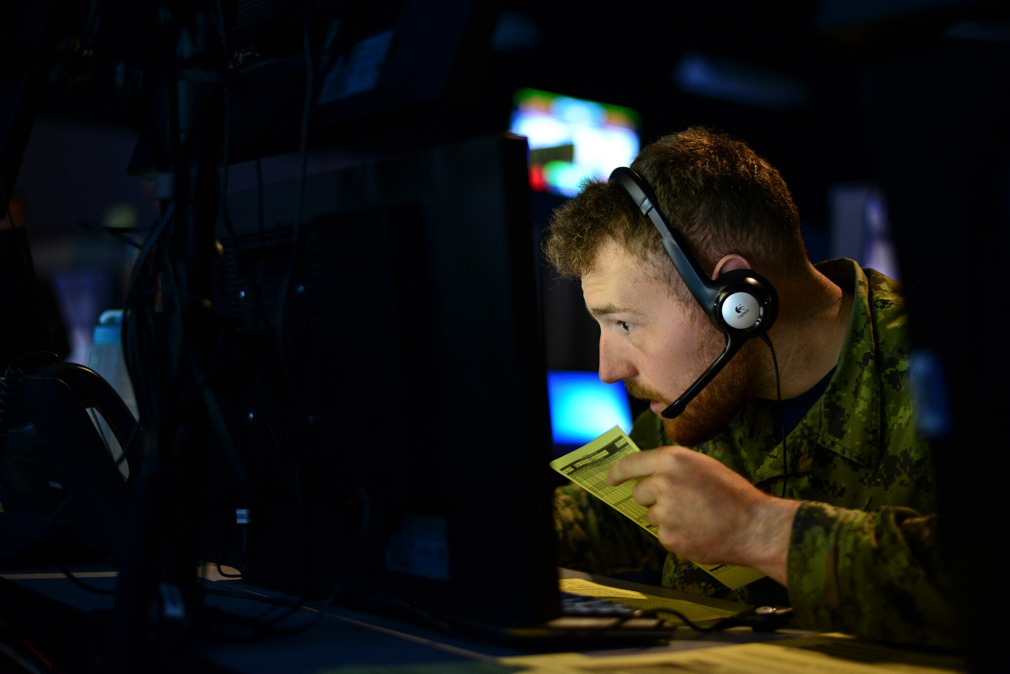 A member of the Royal Canadian Air Force takes part in the Exercise Coalition VIRTUAL FLAG 19-4 at Kirtland Air Force Base, N.M., Sept. 10, 2019. The synthetic battle spaces used numerous simulators to connect to 88 systems and 23 sites around the world, synchronizing multi-domain DoD weapon systems along with coalition partners including Canada, The United Kingdom and Australia. (U.S. Air Force photo by Staff Sgt. Kimberly Nagle)