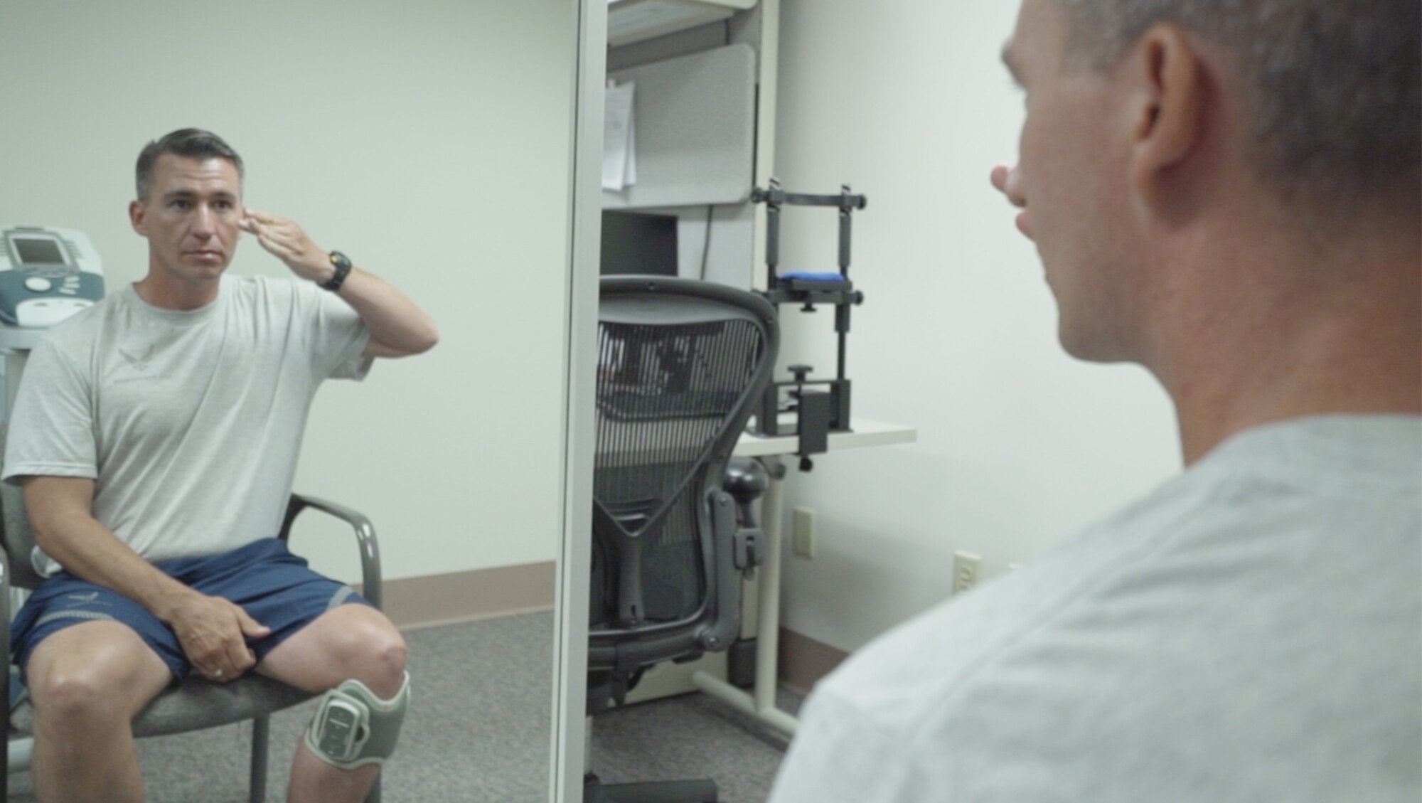 Air Force 1st Lt. Jason Hibbetts sits in front of a mirror practicing his salute Aug. 13 at the Brain Injury Rehabilitation Service at Brooke Army Medical Center at Joint Base San Antonio-Fort Sam Houston. The BIRS provides comprehensive out-patient neurorehabilitation for service members, family members and military retirees who are recovering from a stroke or other brain injuries. (Photo by Gerardo Estrada)