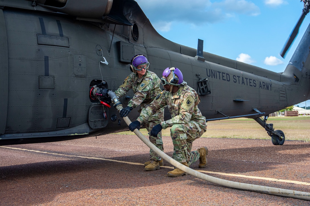 Army Reserve aviation unit hosts ESGR Boss Lift in Conroe, Texas