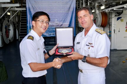 Pacific Fleet Commander Visits Singapore to Strengthen Partnerships