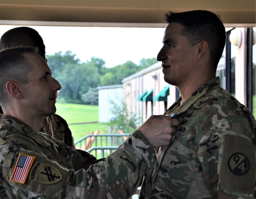 Brig. Gen. Stephen Iacovelli (left), 94th Training Division-Force Sustainment commanding general, presents Sgt. 1st Class Jose Soto (right), 6/104th Battalion human resources instructor, 4th Personnel Services Brigade, 94th TD-FS, with the Army Commendation Medal for his second-place win at the 94th TD-FS Instructor of the Year Competition Aug. 17, 2019, at Joint Base McGuire-Dix-Lakehurst, New Jersey. (Photo by Sgt. 1st Class Emily Anderson, 94th TD-FS Public Affairs Office)