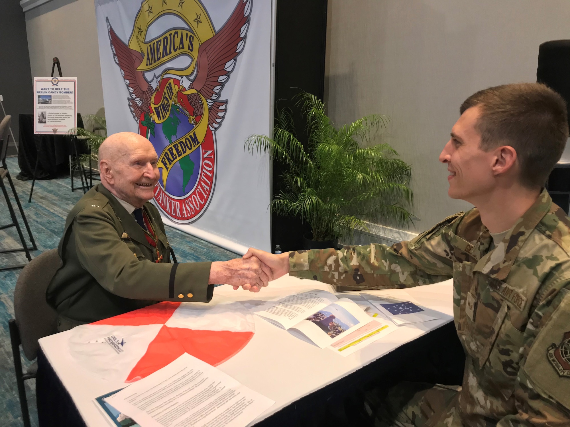 Candy Bomber at 2019 Airlift/Tanker Association conference