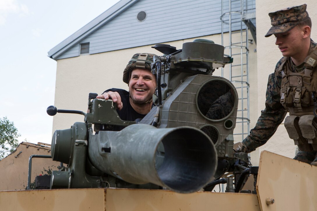 A U.S. Marine with Marine Rotational Force- Europe 19.2, Marine Forces Europe and Africa, shows comedian Johnny Cardinale, an M41A4 Saber missile launcher during an Armed Forces Entertainment World Wide Comedy tour visit in Setermoen, Norway, Aug. 23, 2019