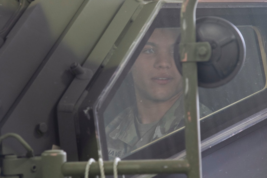 Army Reserve Soldiers conduct new JLTV training
