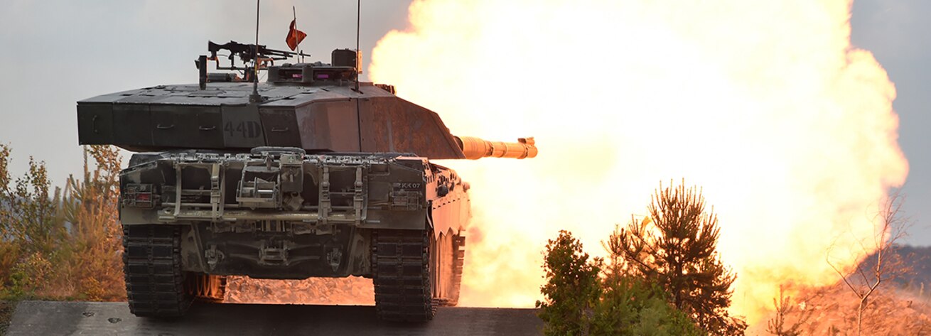 British soldiers with the Queen’s Royal Hussars fire a Challenger II main battle tank during the defensive operations lane as part of the Strong Europe Tank Challenge, June 7, 2018.