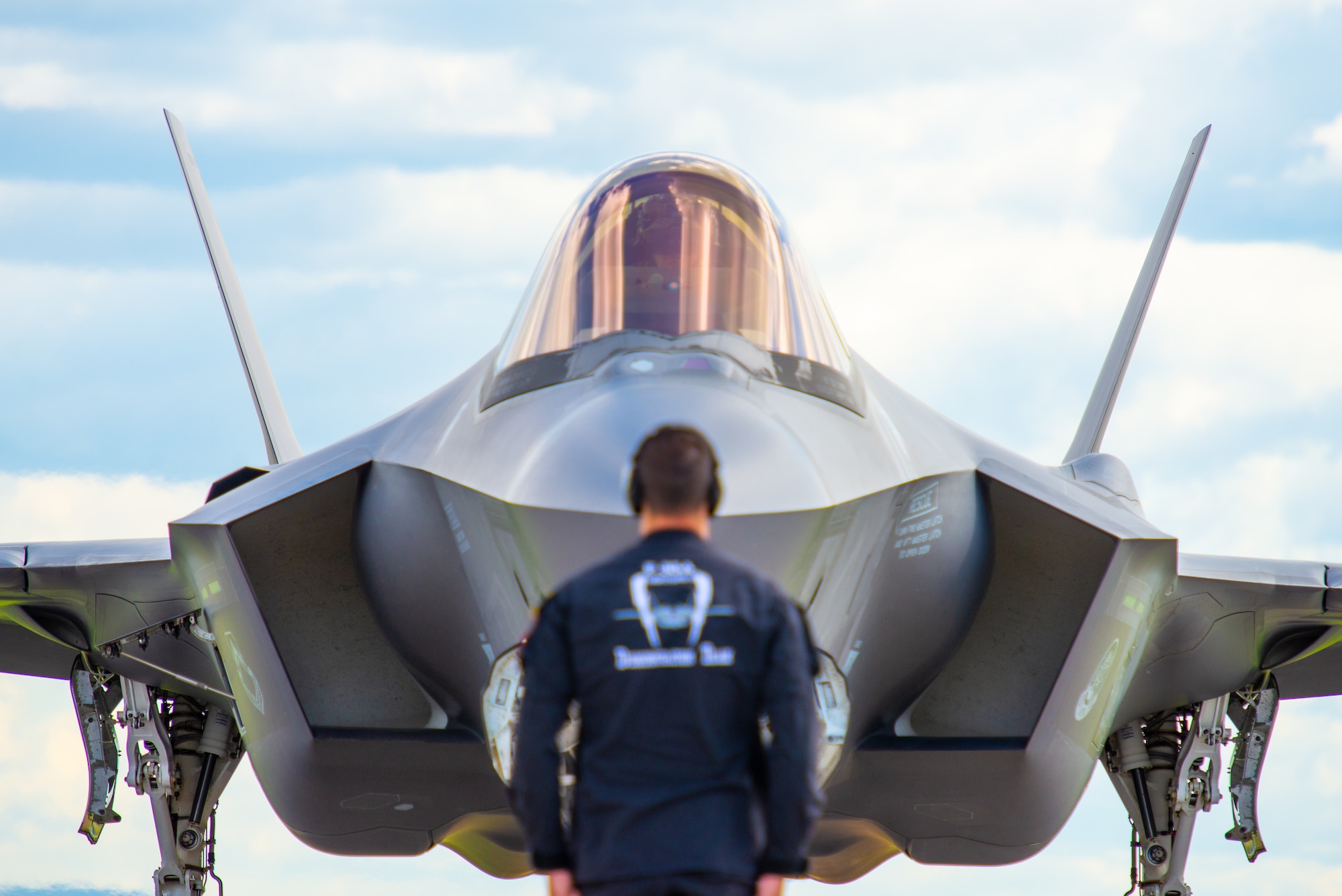 A Member of the F-35A Lightning II Demonstration Team prepares to launch Capt. Andrew “Dojo” Olson, F-35 pilot, during the Bagotville International Air Show in Quebec, Canada, June 22, 2019. The team performed during both days of the air show. (U.S. Air Force photo by Staff Sgt. Jensen Stidham)