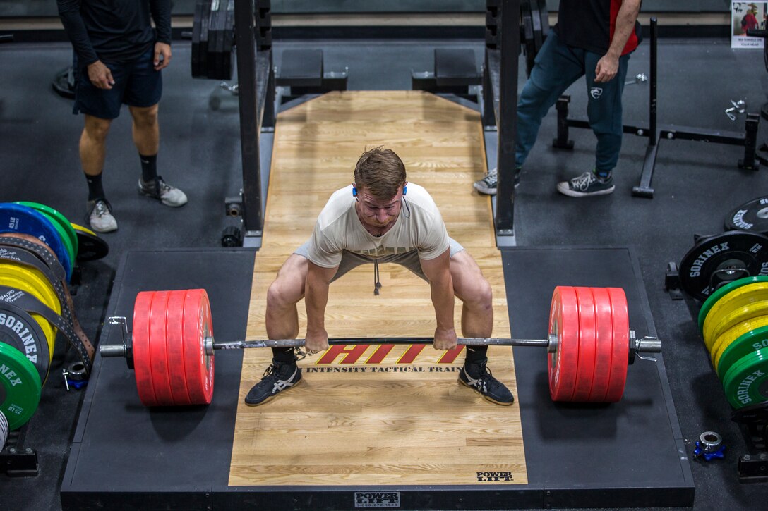 U.S. Marines and civilians aboard Marine Corps Air Station (MCAS) Yuma compete in a weight lifting contest at theMCAS Yuma Station Gym on August 28, 2019. The competition consisted of 3 maximum repititions of squats, bench press, and then deadlifts. (U.S. Marine Corps photo by Lance Cpl. John Hall)