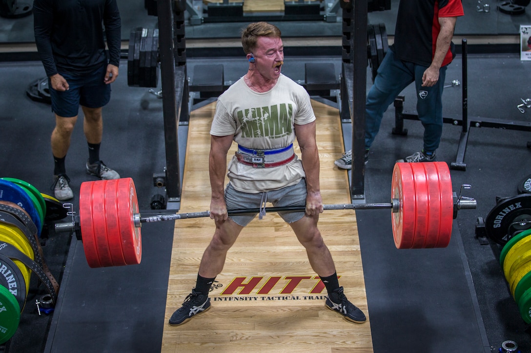 U.S. Marines and civilians aboard Marine Corps Air Station (MCAS) Yuma compete in a weight lifting contest at theMCAS Yuma Station Gym on August 28, 2019. The competition consisted of 3 maximum repititions of squats, bench press, and then deadlifts. (U.S. Marine Corps photo by Lance Cpl. John Hall)